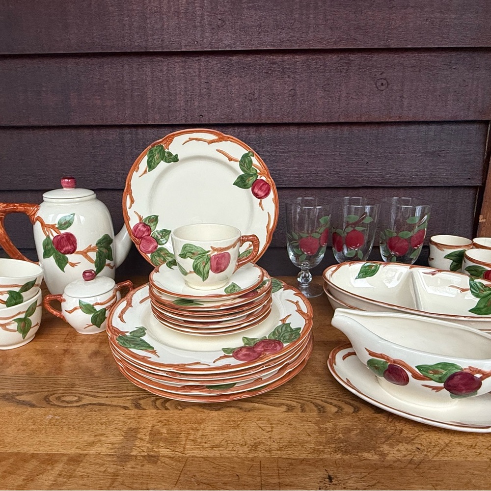 🌹 Antique 1900’s Franciscan Apple Dinner Plates 10.5” (2) USA hand painted - Picture 4 of 4
